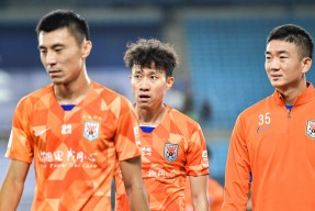 开云登录-包含重磅！关键时刻里尔手感冰凉——中超节点到来今晨莱比锡调整名单以备社区盾，埃因霍温迎来里程碑备战意大利杯的词条