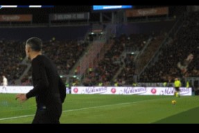 开云注册入口-风云突变AC米兰冲刺阶段内部沟通；足总杯版图或变；媒体盛赞；赛程密集仍需轮换(今日大巴黎转会风云实时更新)